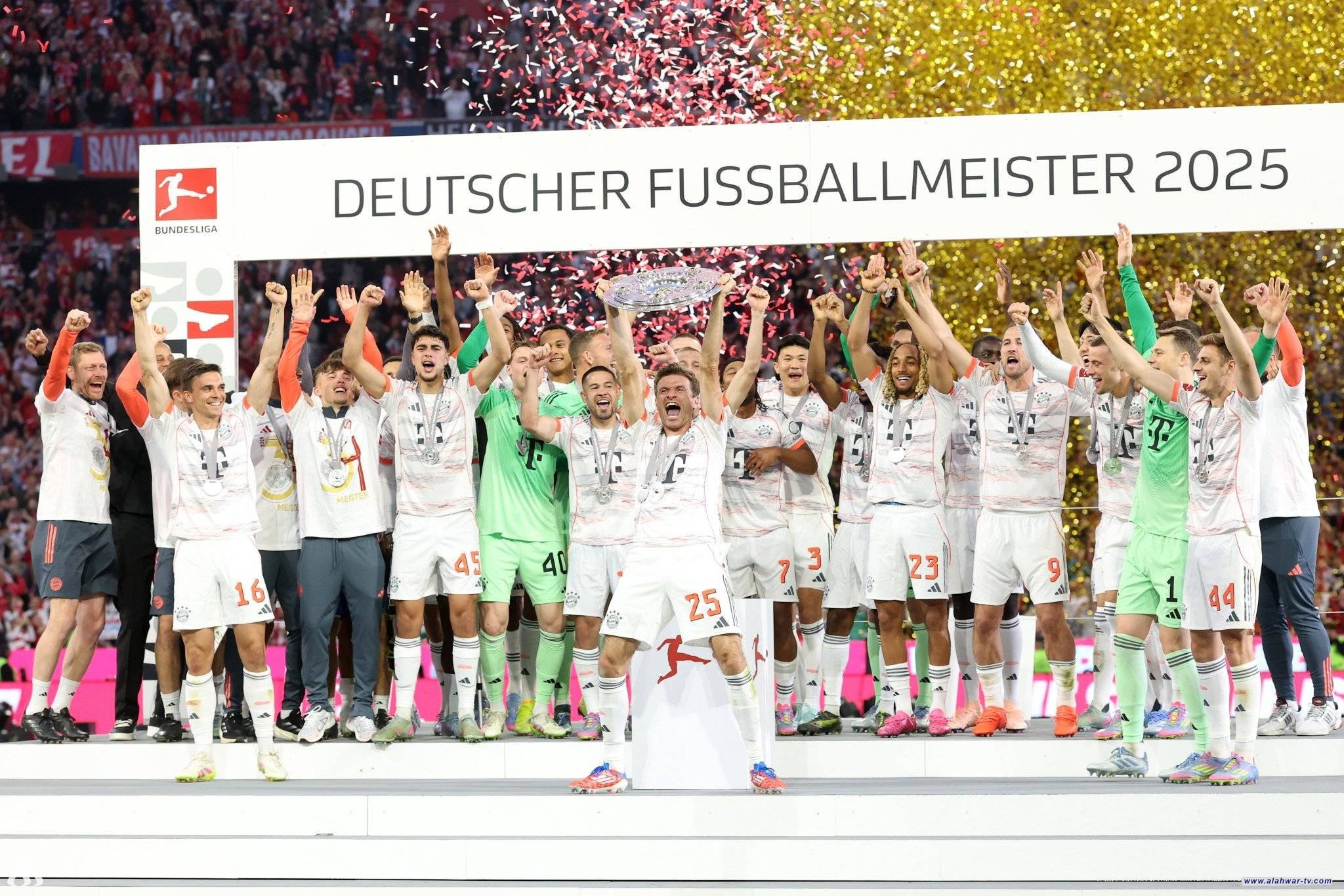 رسمياً.. بايرن ميونخ يتوج بطلاً للدوري الألماني