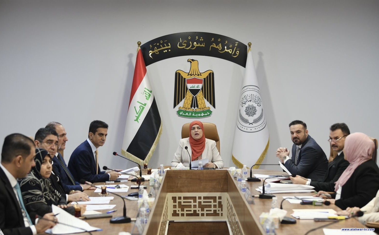 وزير المالية تؤكد ضرورة الالتزام بمخاطبات الرئاسات الثلاث