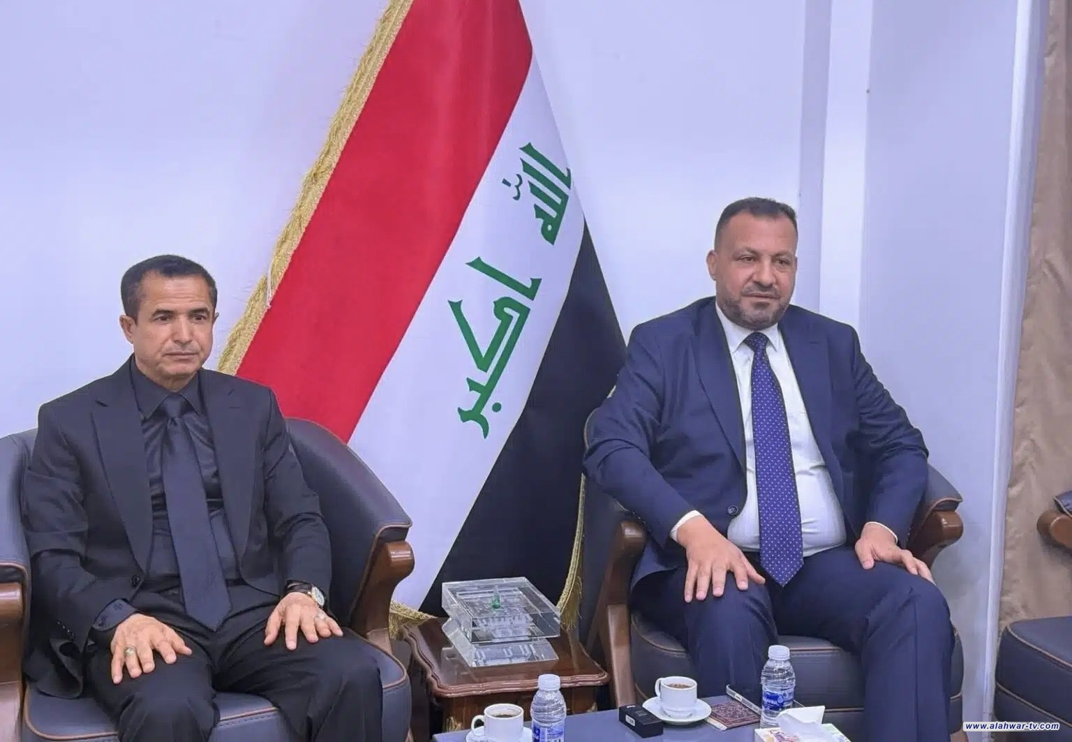 محافظ ذي قار يبحث مع وزارة الكهرباء تعزيز حصة المحافظة خلال موجة الحر
