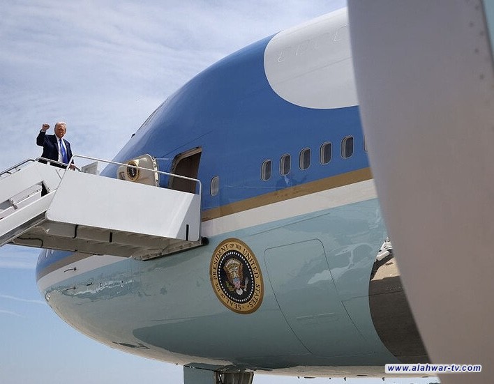 الرئيس الأميركي يصل إلى الرياض في أول زيارة خارجية