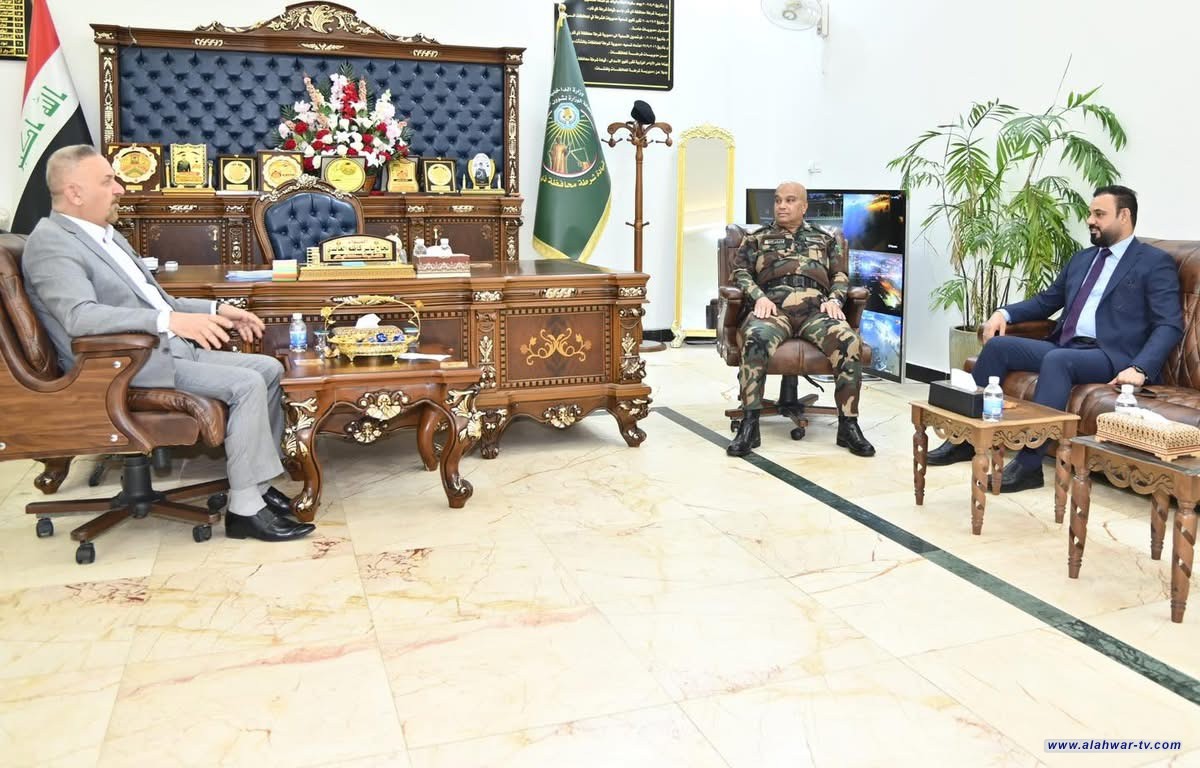 محافظ ذي قار وكالة يبحث مع قيادة الشرطة إجراءات دعم الاستقرار الأمني وتوفير بيئة مناسبة للتنمية