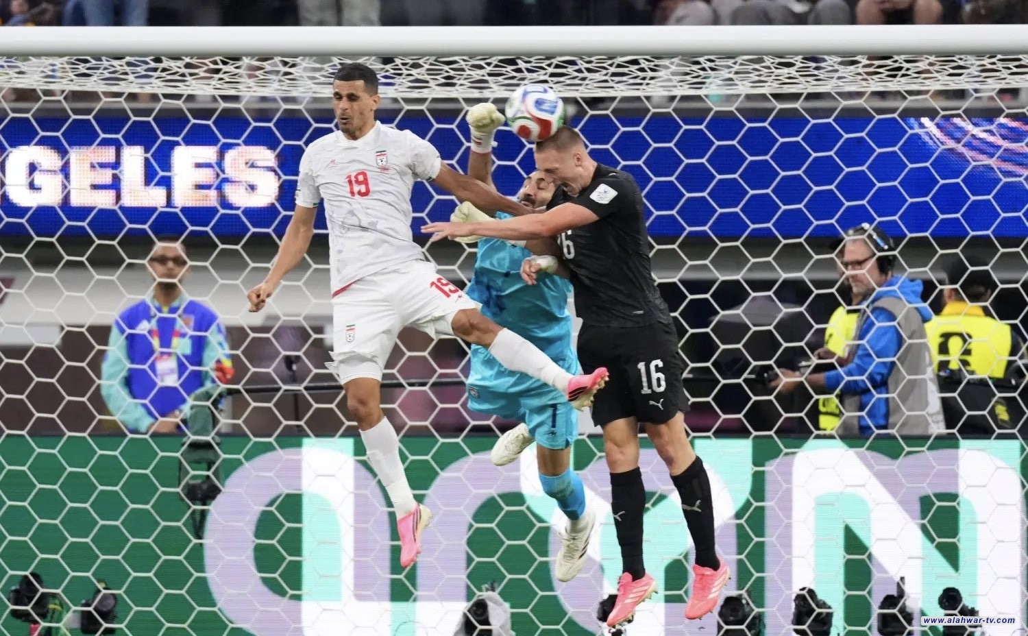 إيران تتعادل مع مصر 1-1 وبلجيكا تتغلب على نيوزيلندا 5-1 في المونديال