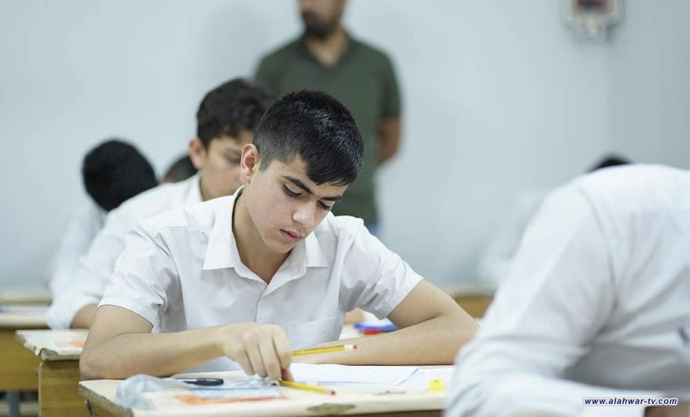 الفيزياء تثقل كاهل الطلبة.. مناشدات بتأجيل الامتحان إلى الخميس