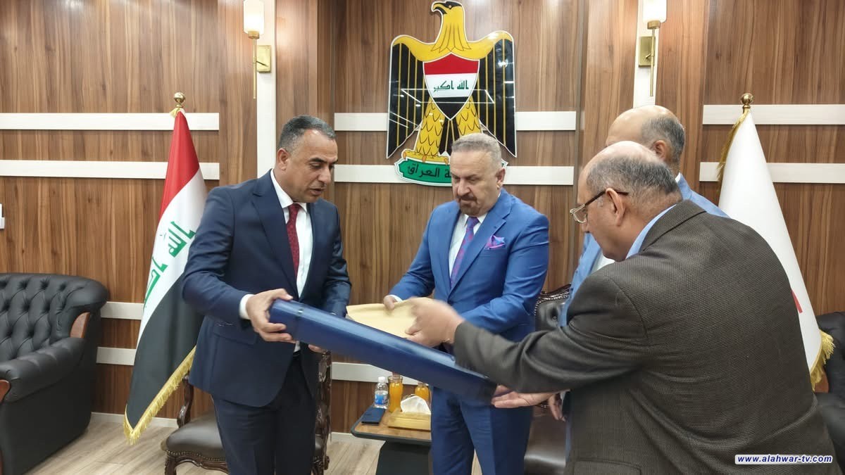 سكك الحديد تسلَم خرائط طريق التنمية الى محافظة ذي قار