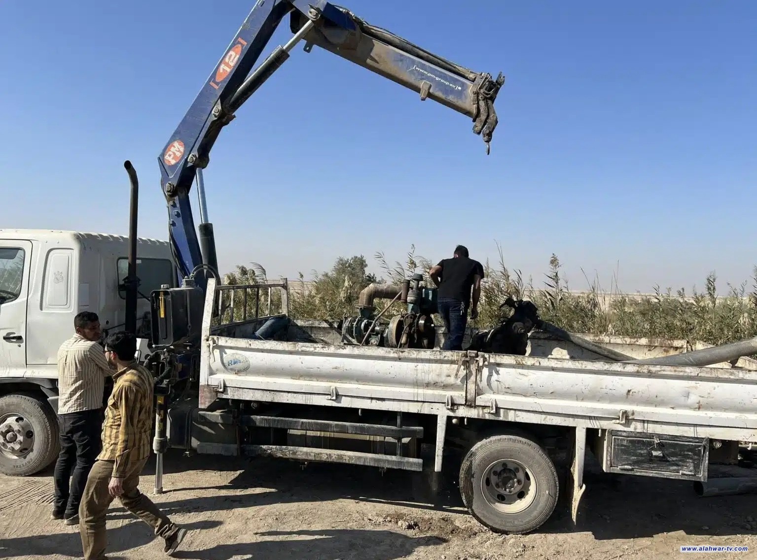 حملة لرفع التجاوزات على نهر الفرات في ذي قار لضمان عدالة توزيع المياه