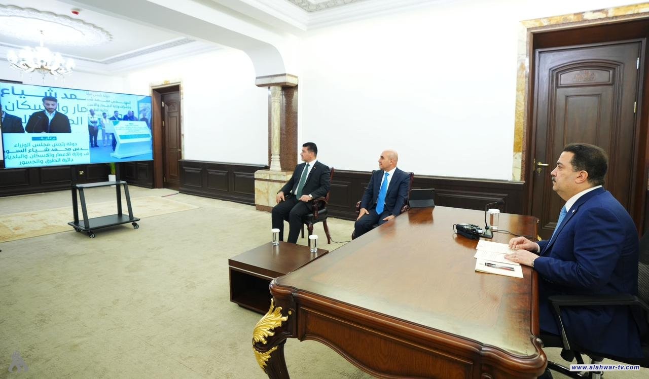 رئيس الوزراء يطلق الأعمال التنفيذية لـ(4) مشاريع للطرق والجسور بالنجف الأشرف وواسط