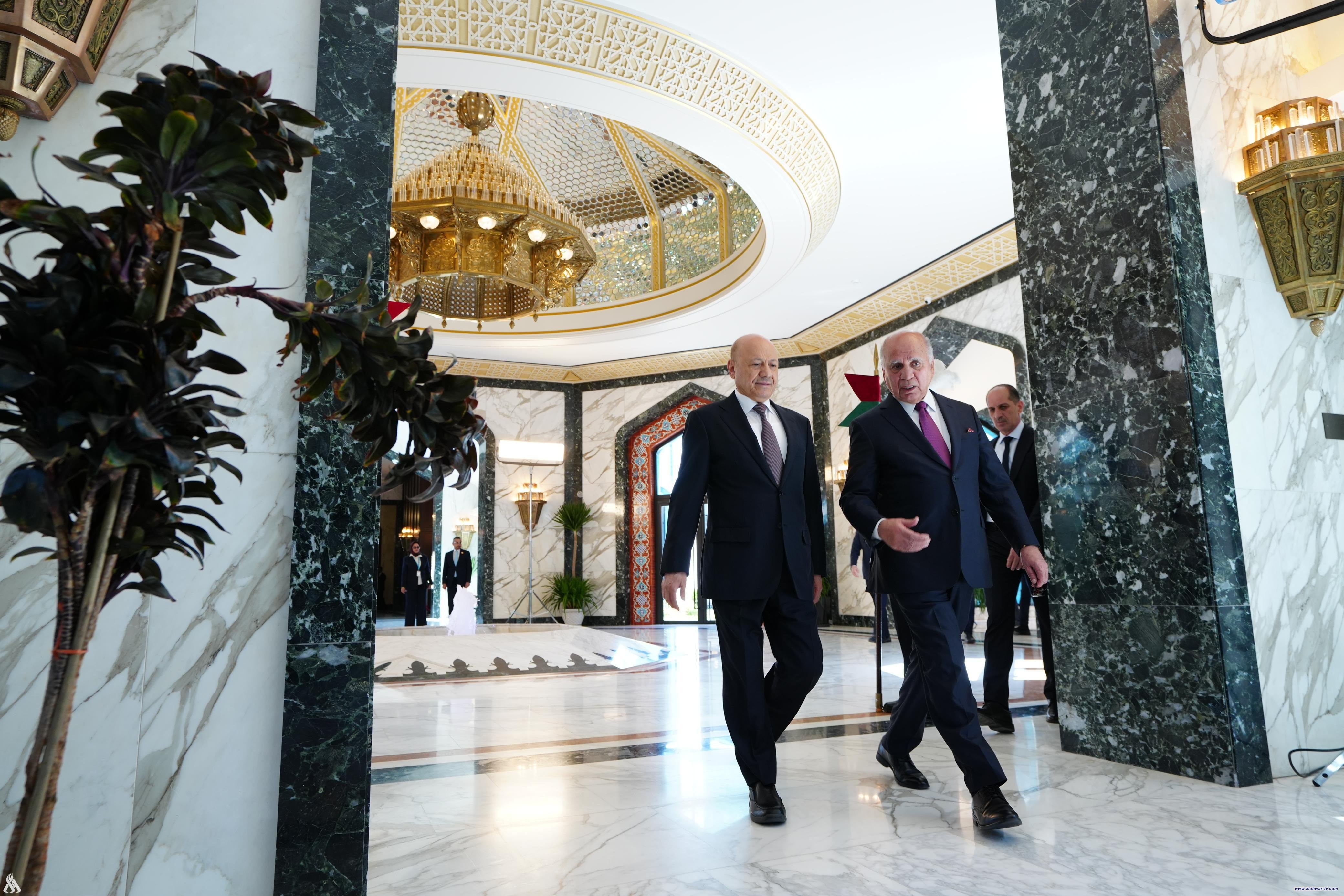 رئيس مجلس القيادة الرئاسي اليمني يصل إلى بغداد