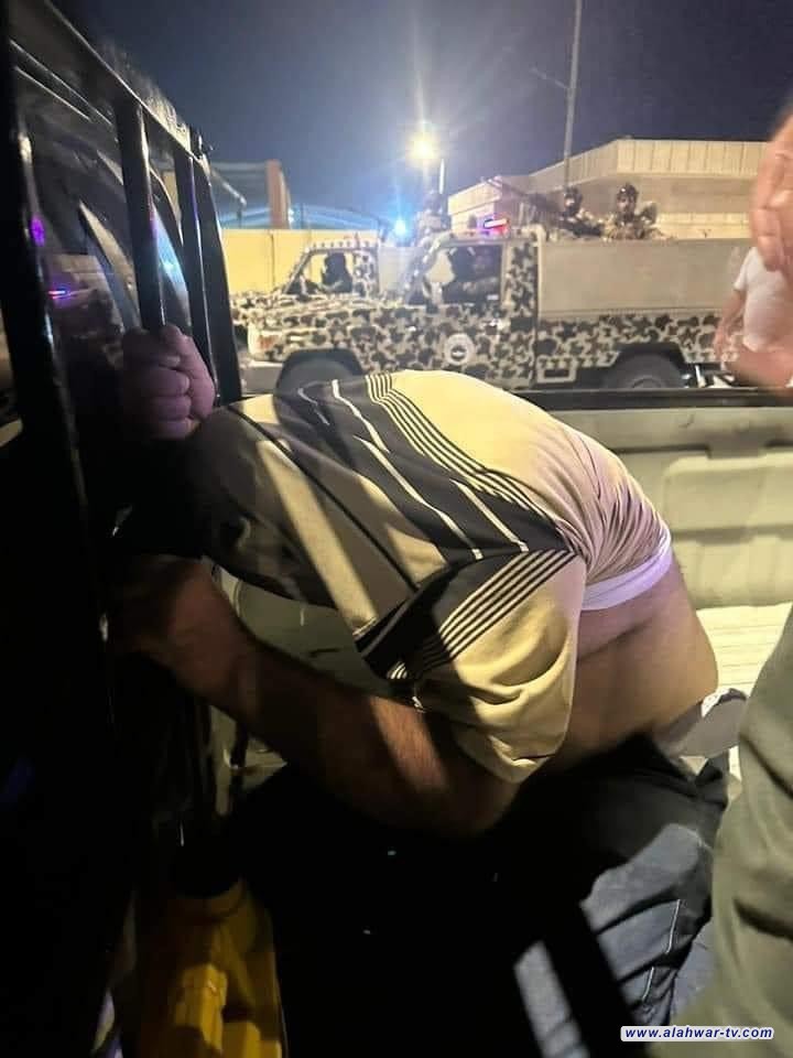 نجدة ذي قار تلقي القبض على ثلاثة متهمين بتخريب وتكسير المواد الخاصه بعمل كورنيش الناصريه في ساعة متأخرة من ليلة أمس