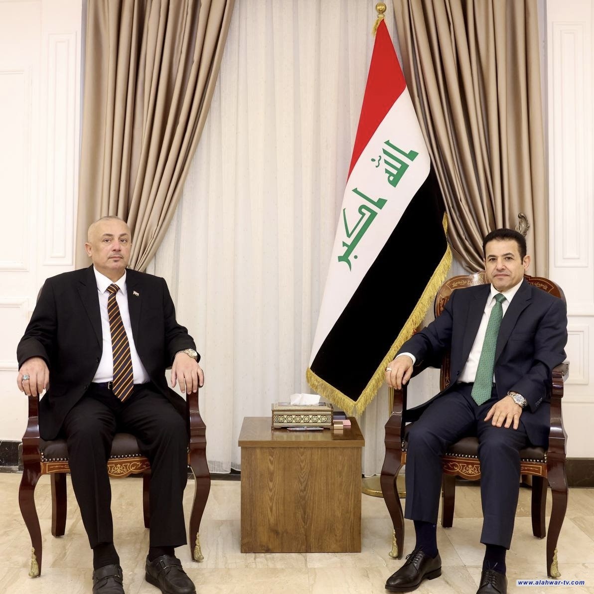 الاعرجي والقائم بأعمال السفارة العراقية في سوريا يبحثان تعزيز التواصل بين البلدين