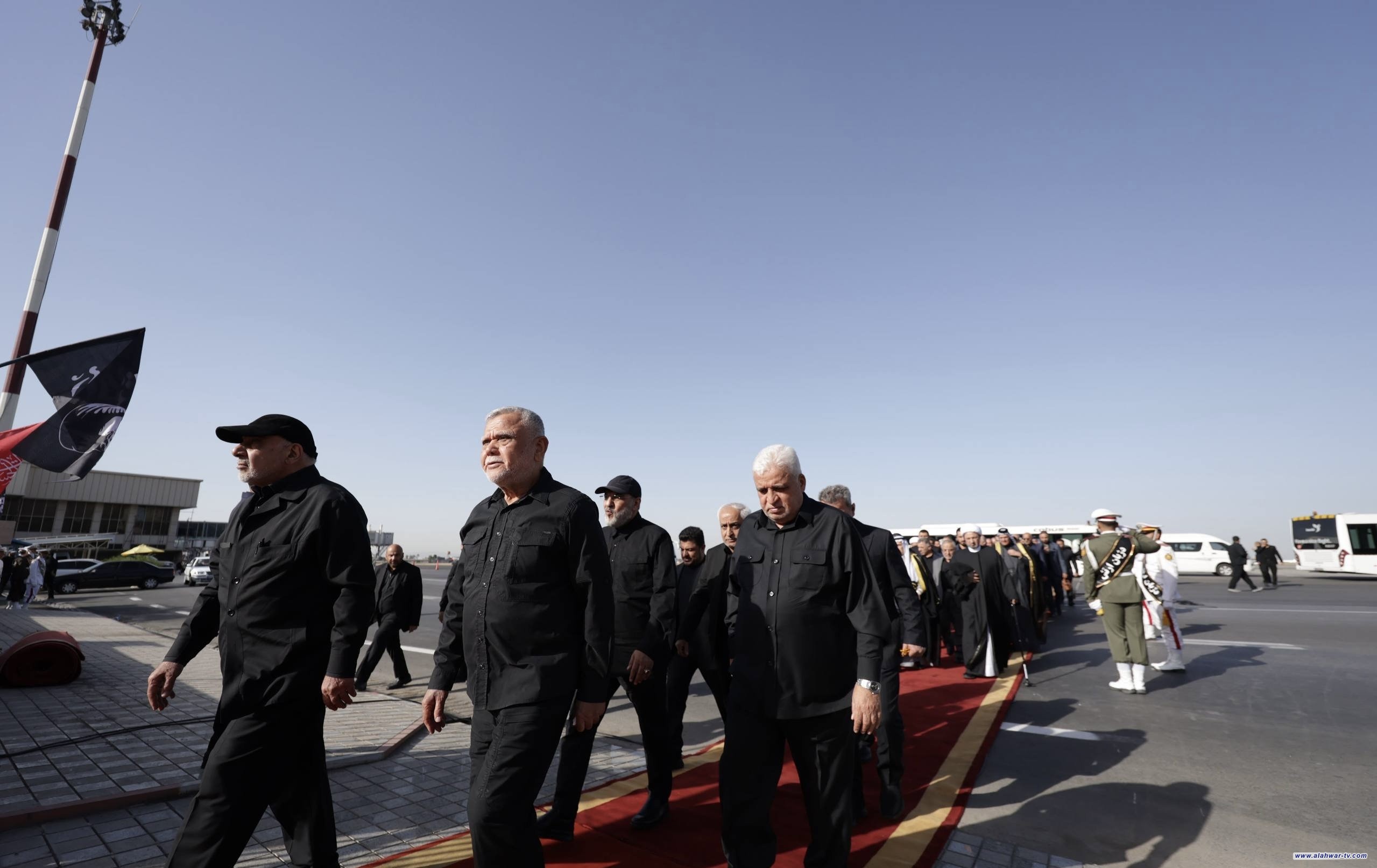 وفد هيئة الحشد الشعبي يصل إلى طهران للمشاركة في مراسيم توديع الشهيد السيد علي الخامنئي