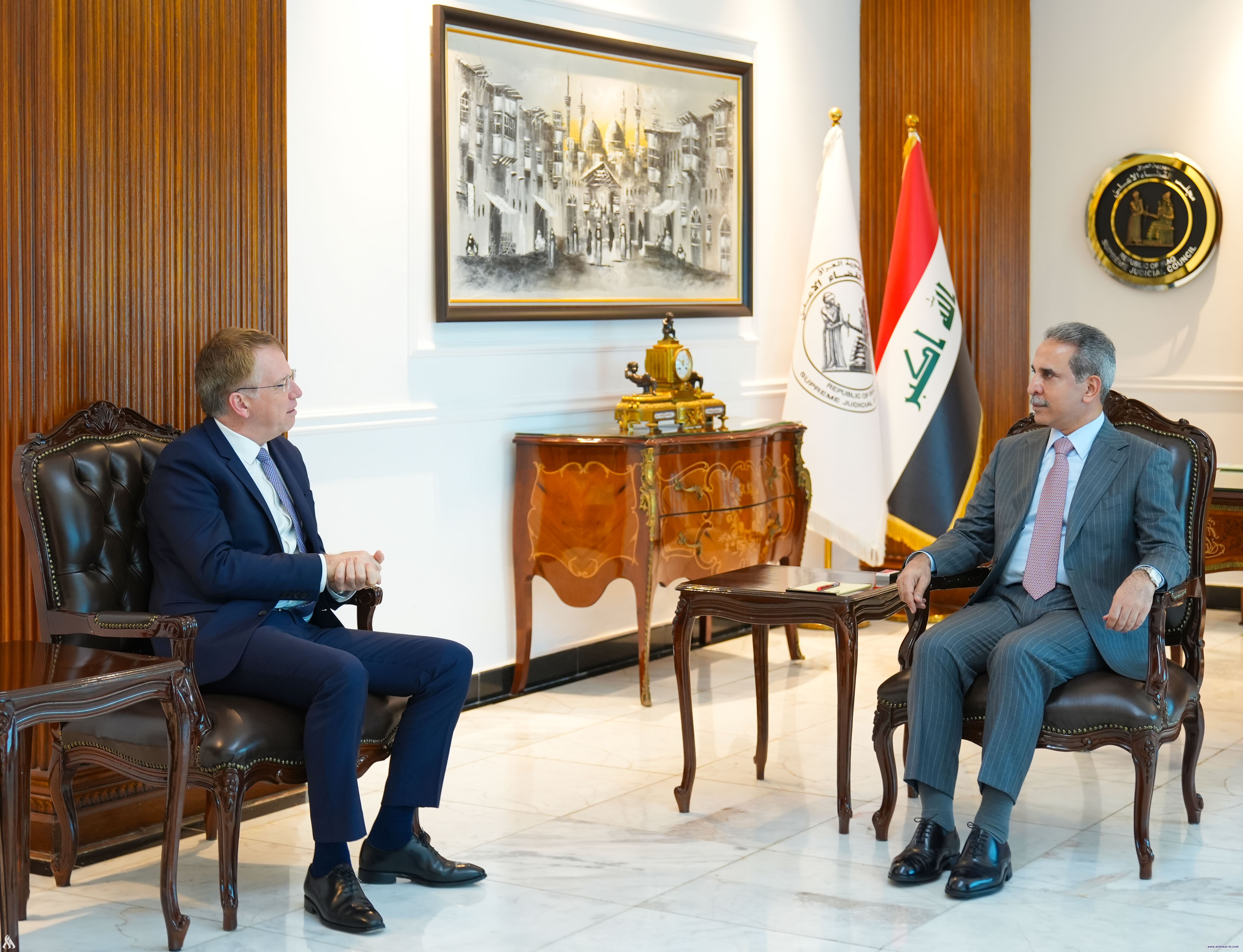 رئيس مجلس القضاء والسفير الفرنسي يبحثان عدداً من القضايا القانونية