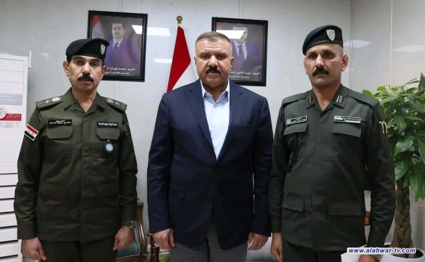 وزير الداخلية يكرم شرطيًا أعاد 65 مليون دينار لأصحابها