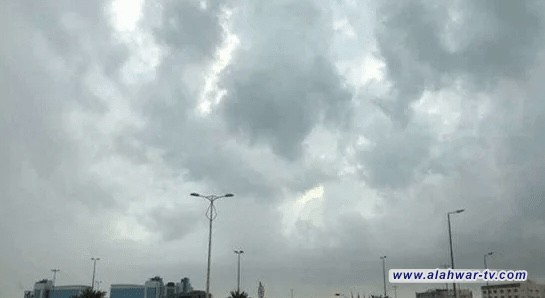 طقس متقلب وأمطار خفيفة متوقعة في بعض المناطق خلال الأيام المقبلة