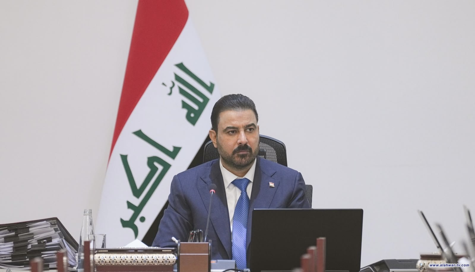 رئيس الوزراء يوجّه بتعطيل الدوام الرسمي ليوم غد الأربعاء تزامناً مع مراسم تشييع جثمان السيد علي الخامنئي