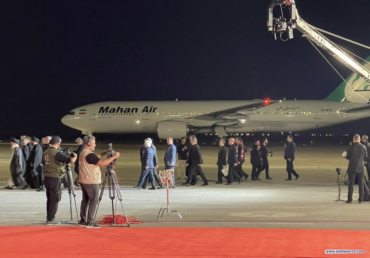 جثمان الشهيد السيد علي الخامنئي يصل إلى مطار النجف الأشرف