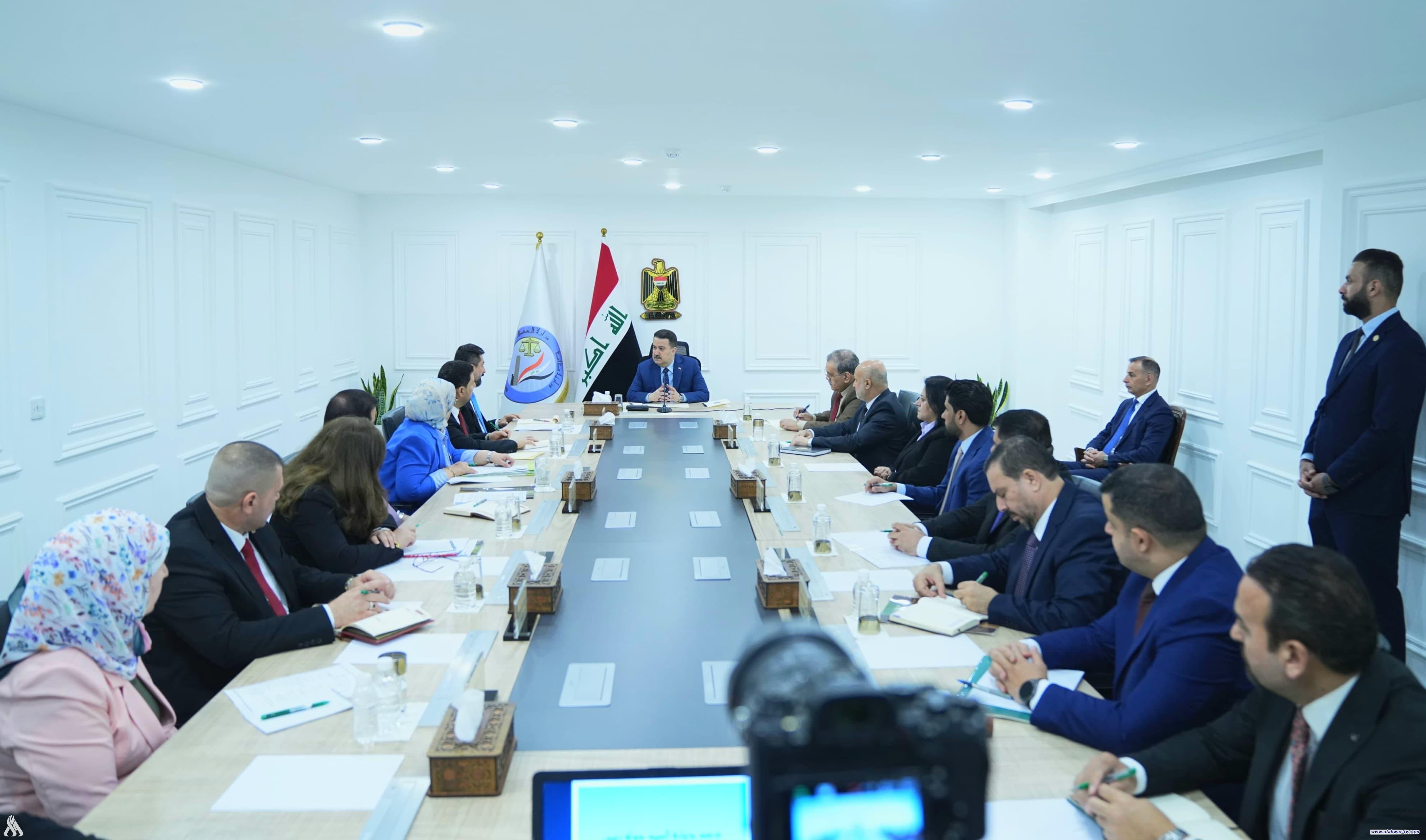 رئيس الوزراء يجري زيارة الى وزارة العدل ودائرة التسجيل العقاري