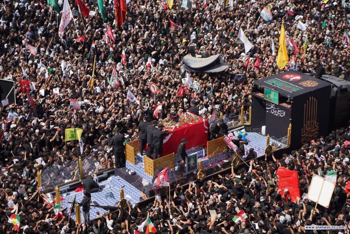 جثمان السيد الشهيد خامنئي يدخل إلى مرقد الإمام علي (عليه السلام)