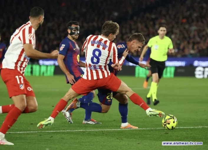 برشلونة يهزم أتلتيكو مدريد بثلاثية ويتمسك بصدارة الليجا