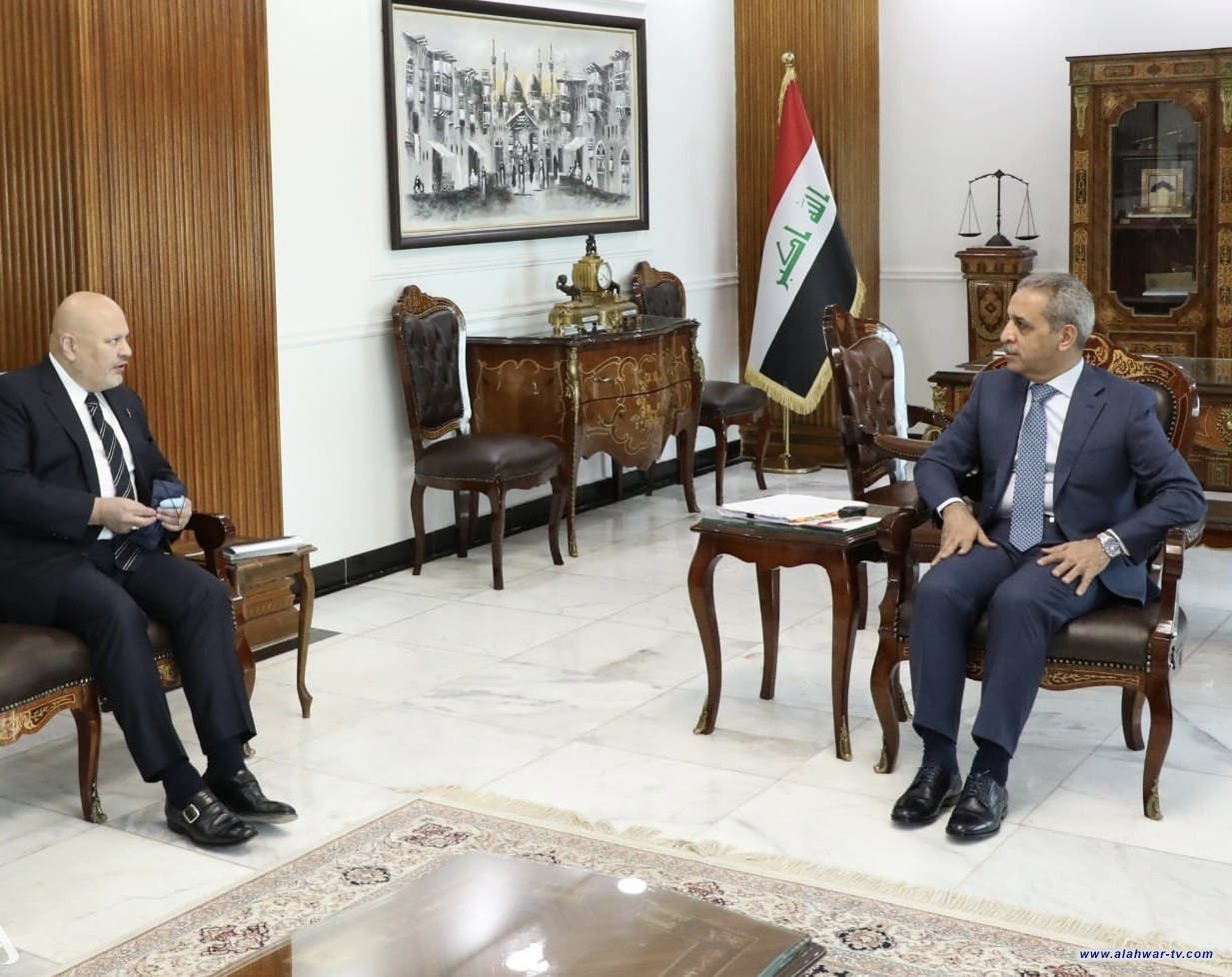 رئيس مجلس القضاء ومدعي المحكمة الجنائية الدولية يبحثان محاكمة الإرهابيين عن جرائم الإبادة الجماعية