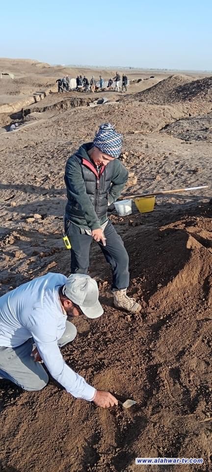 البعثة التنقيبية البريطانية تنهي موسمها بذي قار باكتشاف لقى أثرية وأوانٍ فخارية وأحجار كريمة