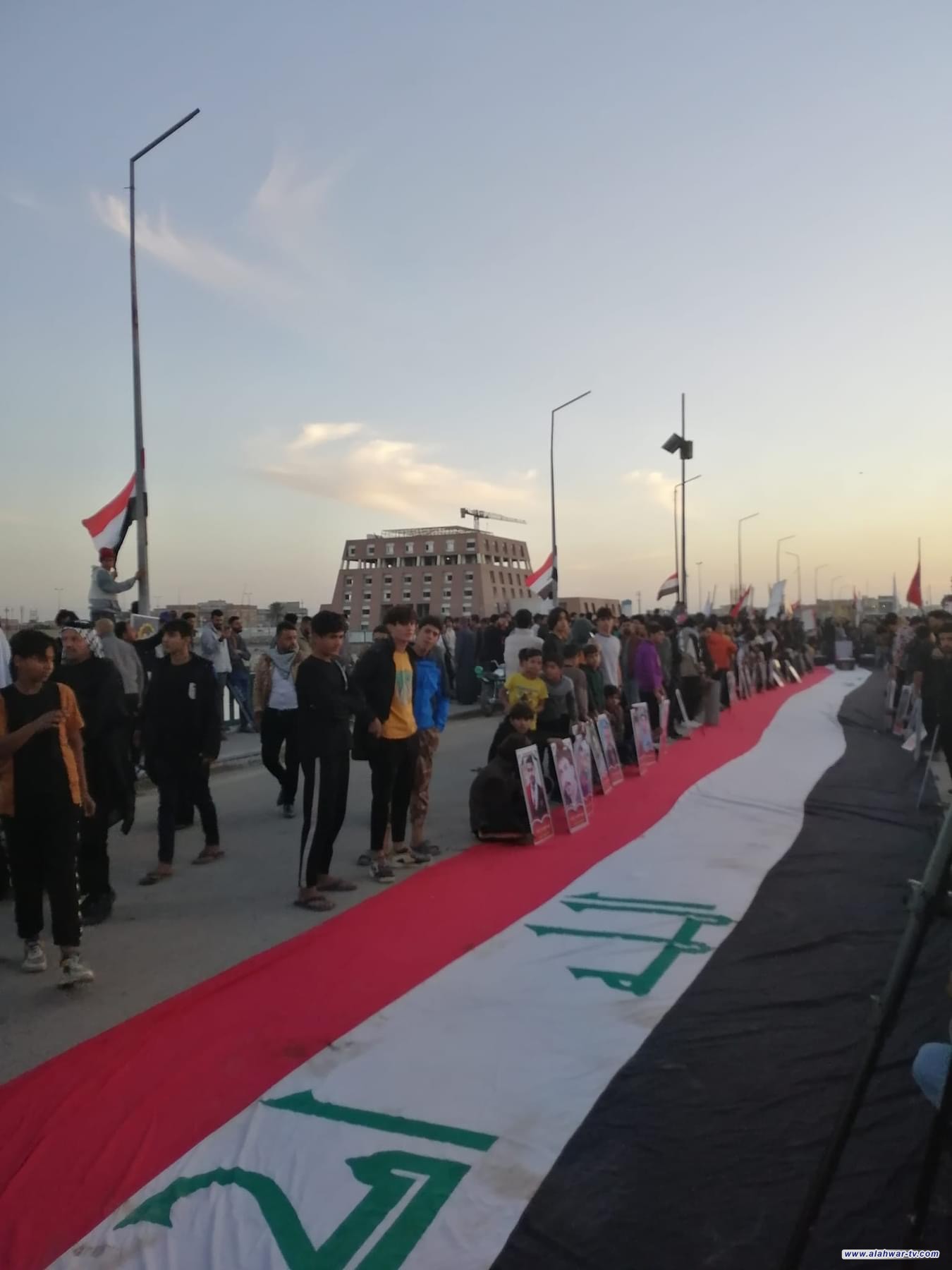 الناصريون سيتذكرون فاجعة جسر الزيتون بالمسيرات التابينية أحيا مدينة الناصرية شهداء للتظاهرات الاحتجاجية التي سقط خلالها عشرات الشهداء علئ جسر الزيتون الصور عصر هذا اليوم