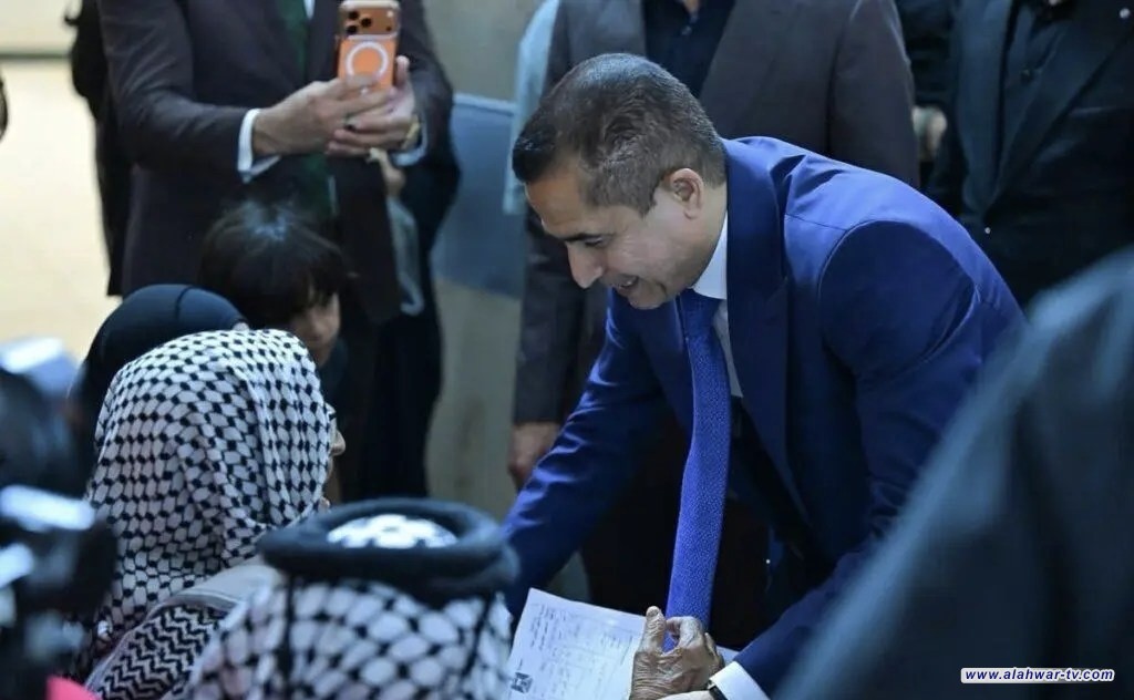 محافظ ذي قار يشرف ميدانيا على توزيع خمسة آلاف قيد ضمن المقاطعة الحادية والعشرين