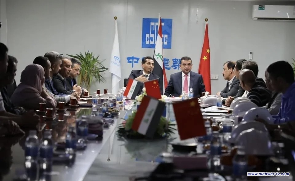 وزير النقل يعقد اجتماعا مع الحكومة المحلية ومدير المطارات والملاحة الجوية في ذي قار