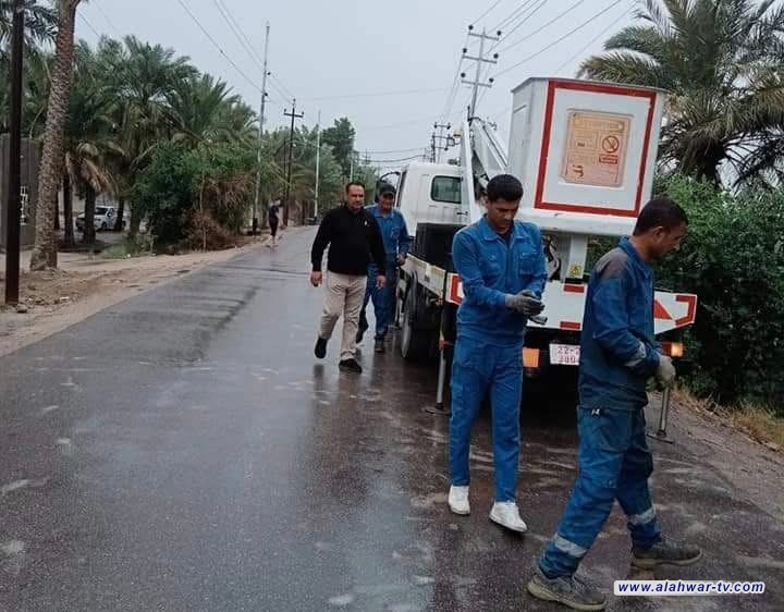 فرع توزيع كهرباء ذي قار يستنفر ملاكاته لمواجهة موجة جديدة من الأمطار التي تشهدها المحافظة هذا اليوم .