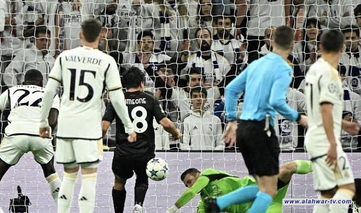 الريال يكتسح نابولي برباعية وإنتر يعود بنقطة من بنفيكا بدوري الأبطال
