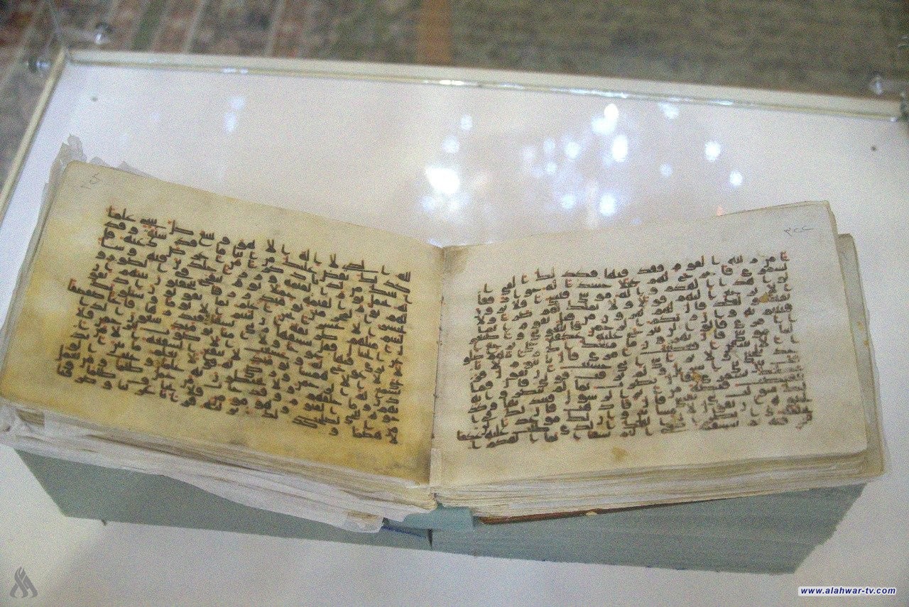 بينها نسخة بخط الامام علي (ع) معرض قرآني نادر في النجف الاشرف