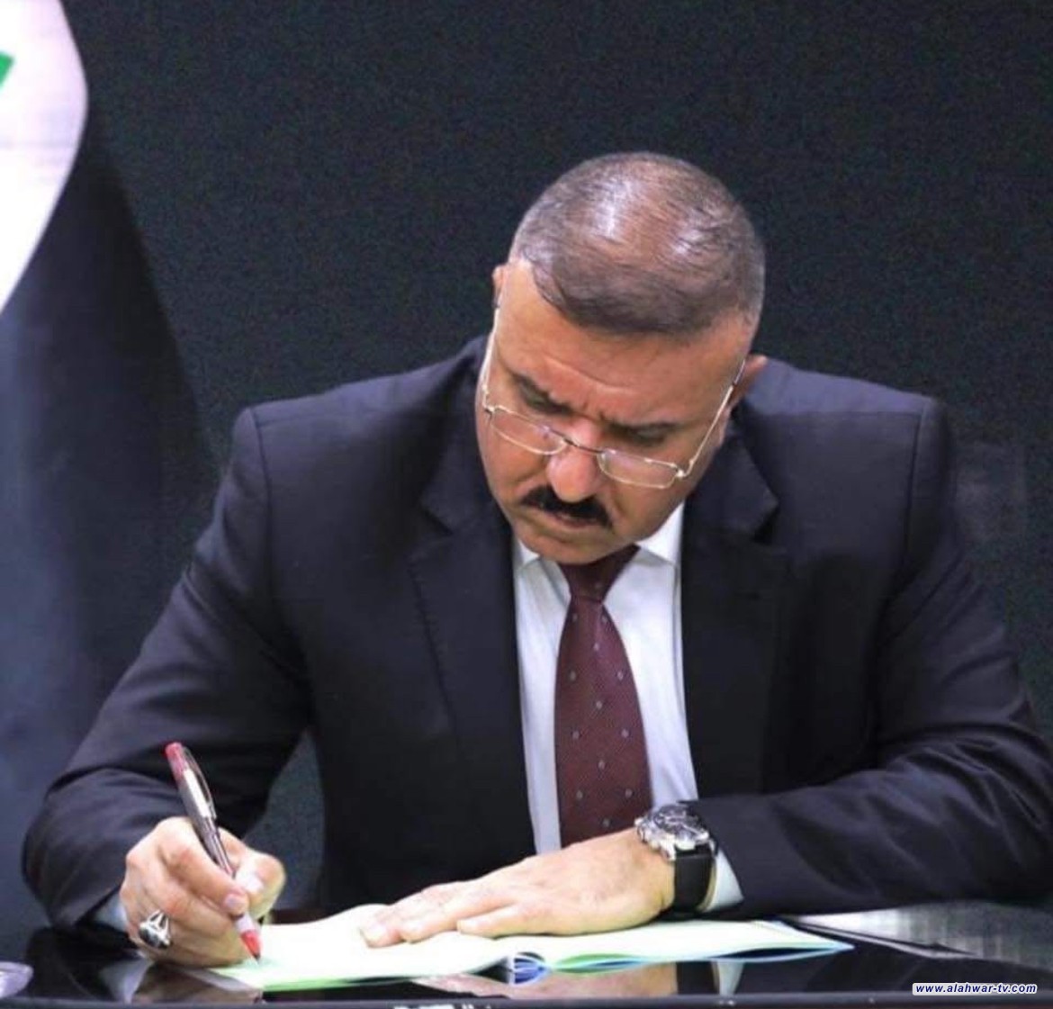 وزير الداخلية يؤكد أهمية تطوير المهارات الفردية لضباط ومنتسبي فرقة التدخل السريع