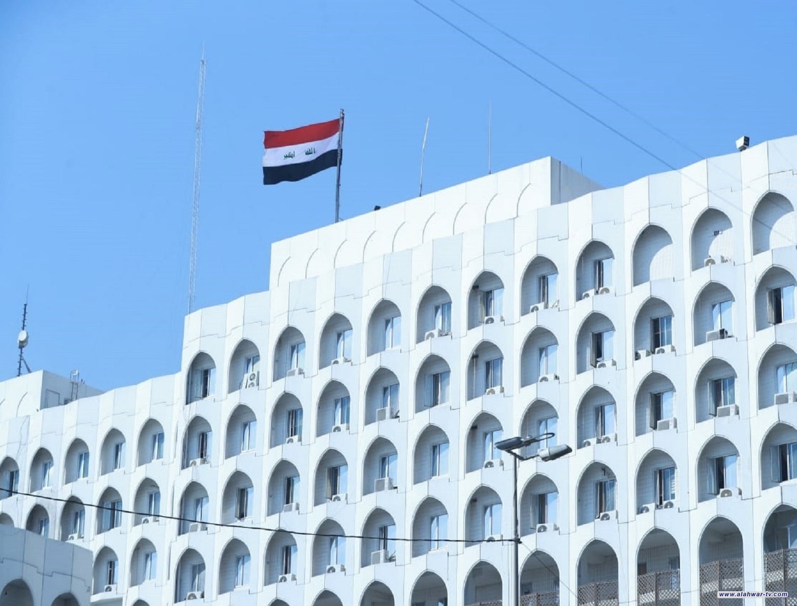 العراق يؤكد تضامنه مع دولة قطر والحفاظ على سيادتها وأمنها