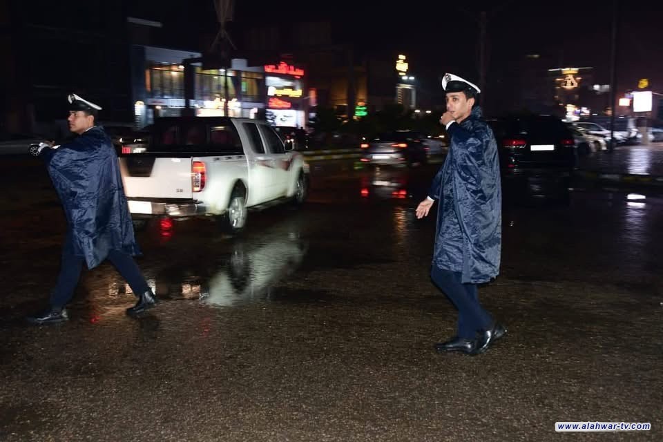 مرور ذي قار تكثّف انتشارها الليلي وسط الأمطار لتنظيم حركة السي