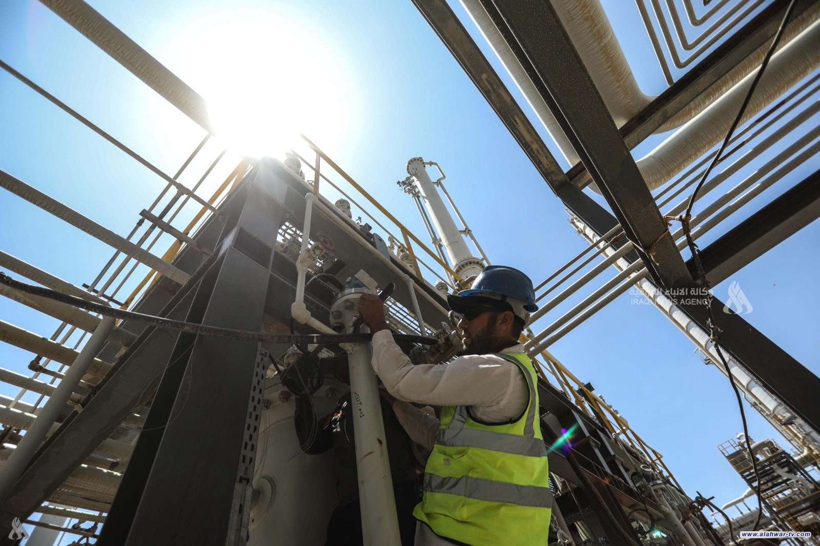 الكهرباء: إجراءات جديدة لربط المحافظات وإلزام المشاريع الاستثمارية بإنشاء محطات خاصة