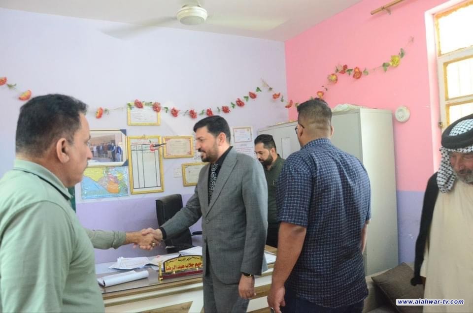 رئيس لجنة التربية والتعليم في مجلس ذي قار يتفقد مدرسة العهد الابتدائية المختلطة