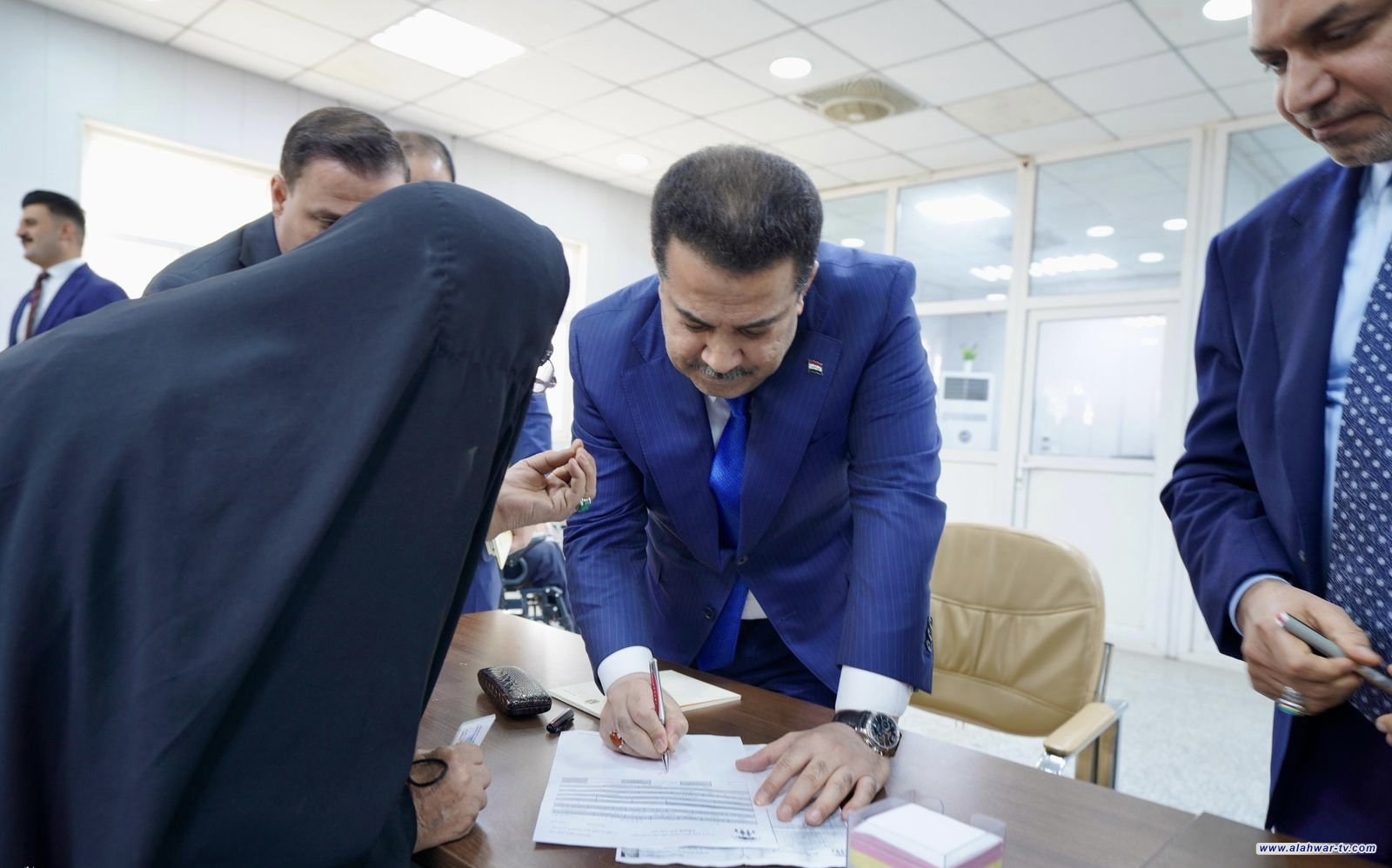 رئيس الوزراء يعلن انخفاض مستويات الفقر في العراق