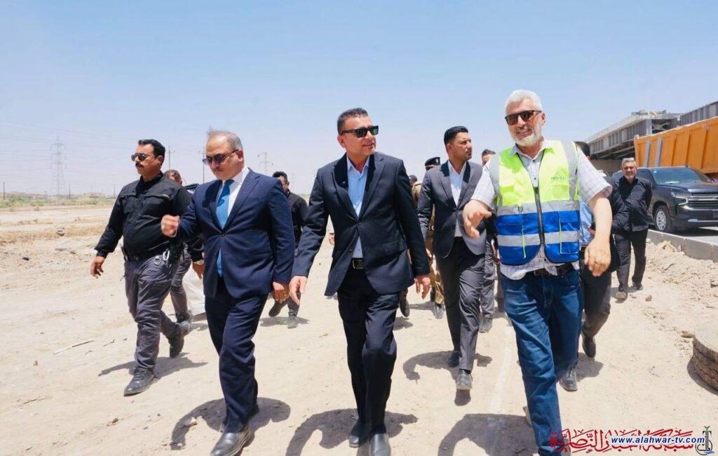 محافظ ذي قار يتابع تنفيذ جسري الشوملي وماكينة الثلج في الشطرة ويؤكد: نسب الإنجاز بلغت مراحل متقدمة