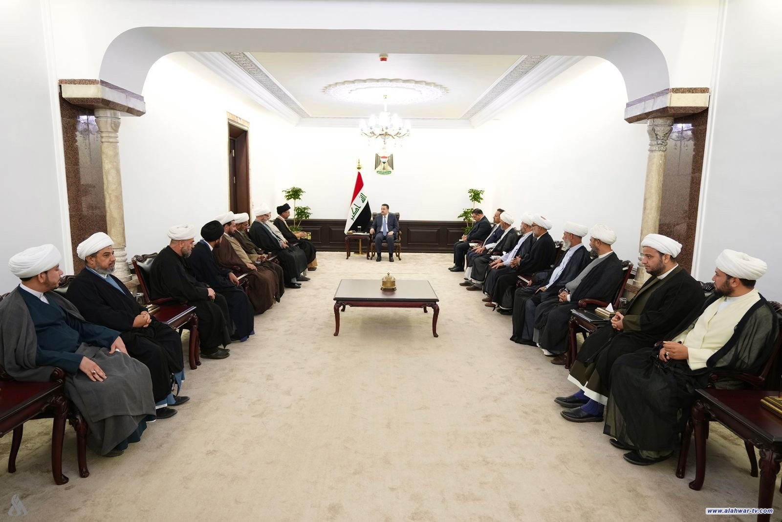 رئيس الوزراء يؤكد الدور الفاعل لرجال الدين والخطباء في تنمية الوعي