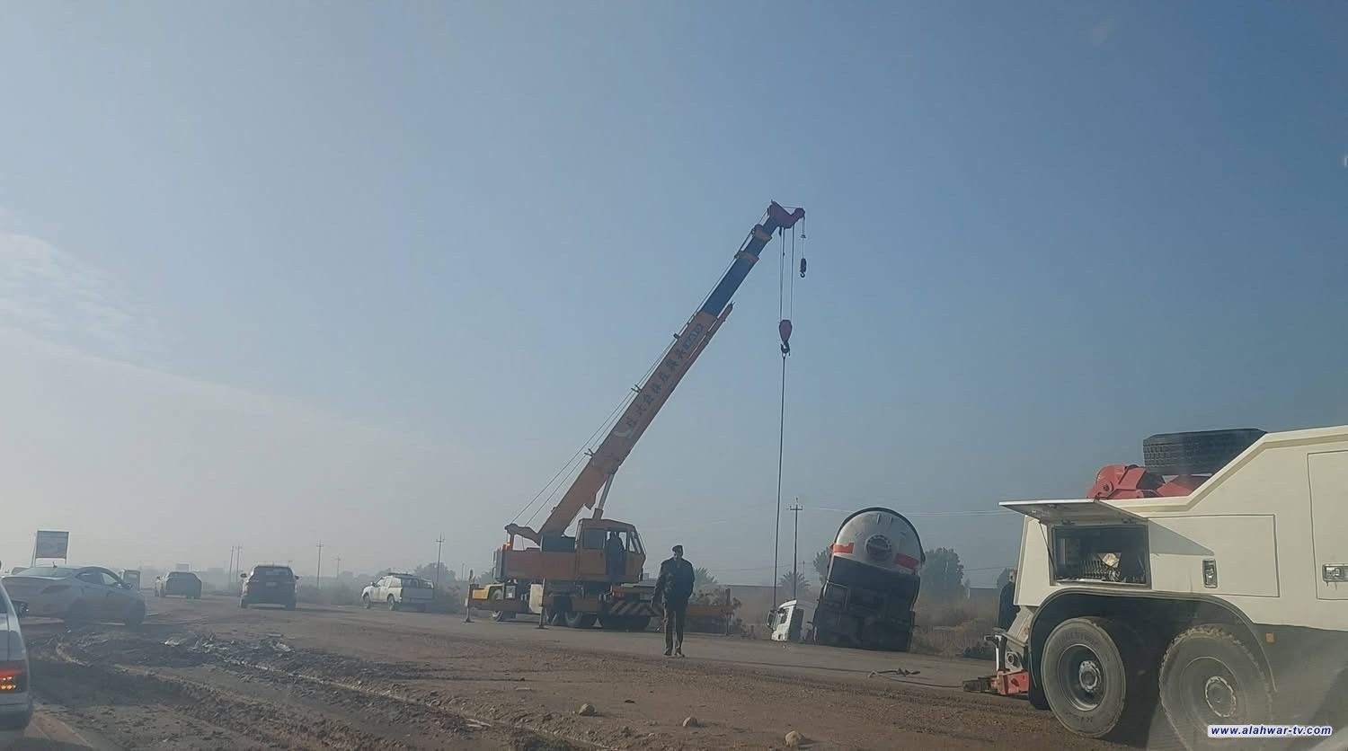 انقلاب صهريج يتسبب بازدحام مروري على طريق الناصرية   الشطرة