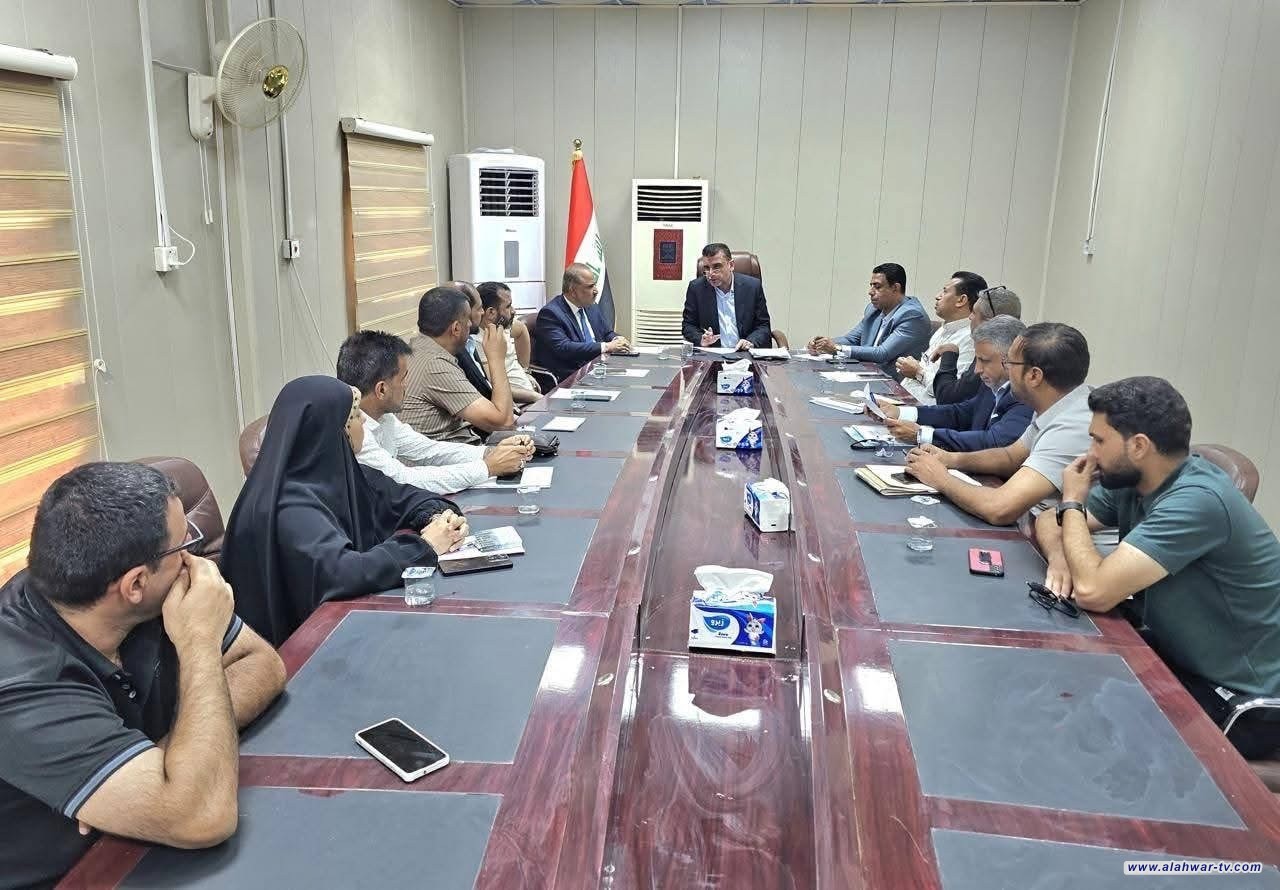 محافظ ذي قار يخصص مقاطعة للمعلمين ويبحث ملفات خدمية في الشطرة خلال اجتماعه في القضاء