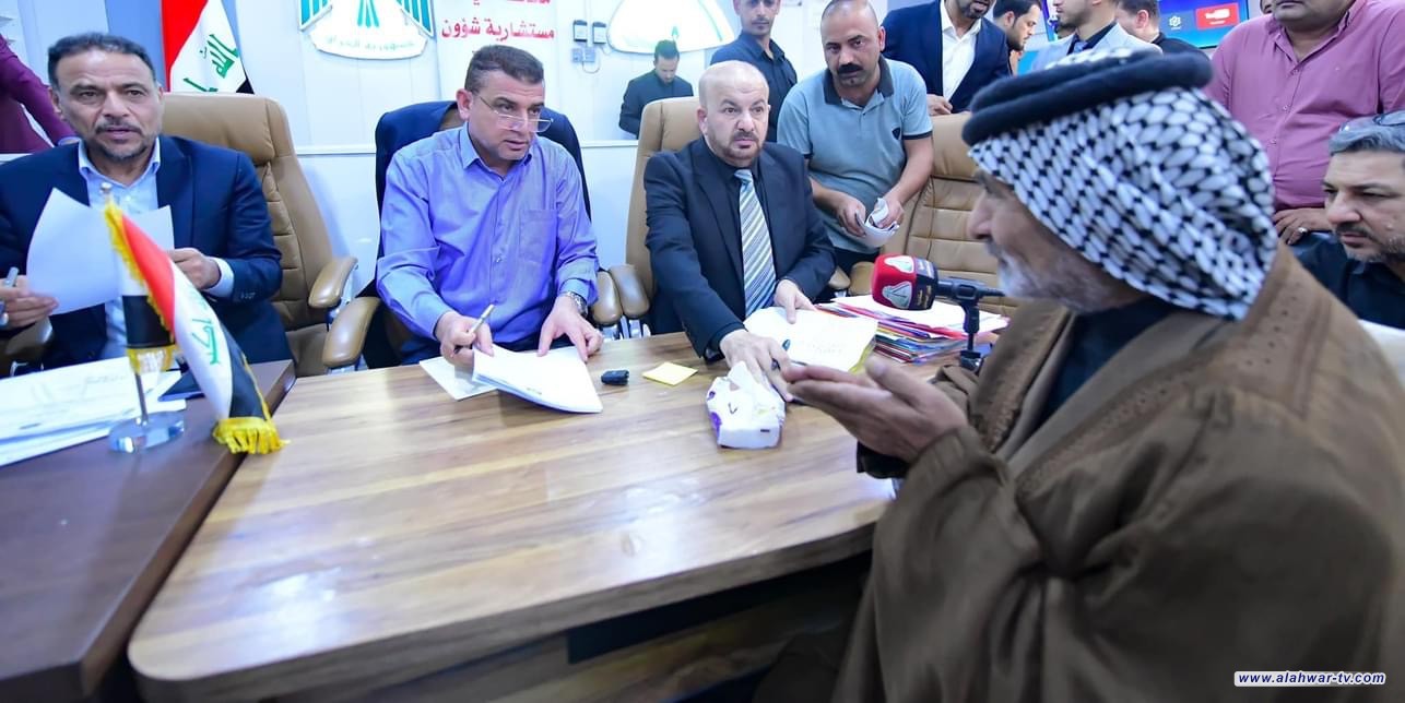 مستمعاً الى مطالبهم .. محافظ ذي قار يستقبل جمعاً من المواطنين ضمن منهاجه الاسبوعي
