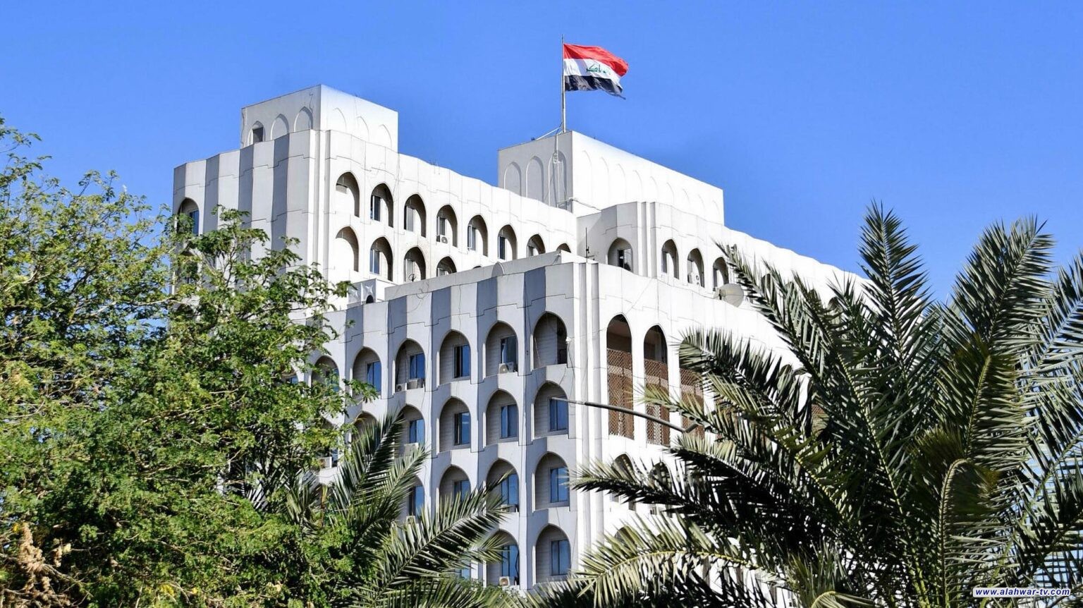 العراق يدين استهداف قوات سورية وأميركية قرب تدمر