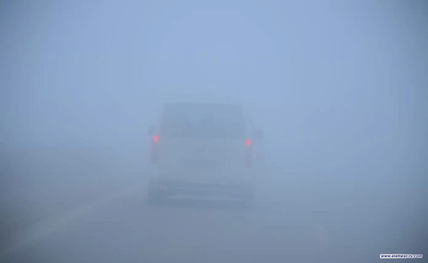 الضباب الكثيف يشل الطرق الخارجية لمحافظة ذي قار والرؤية تنعدم أمام السائقين