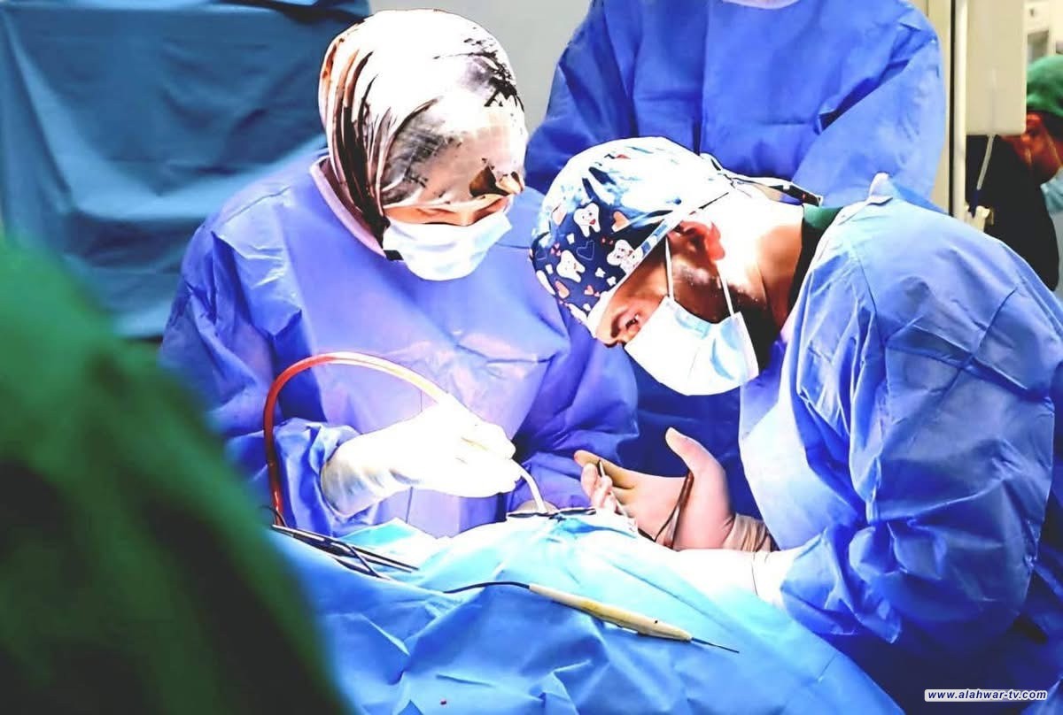 فريق طبي في مستشفى الناصرية ينقذ حياة فتاة بعد إصابتها بطلق ناري في الرأس.