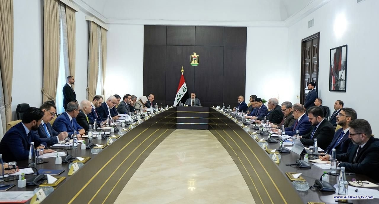 رئيس الوزراء يوجه بمراجعة رواتب ومخصصات الرئاسات وتحديث تقرير توحيد سلم الرواتب