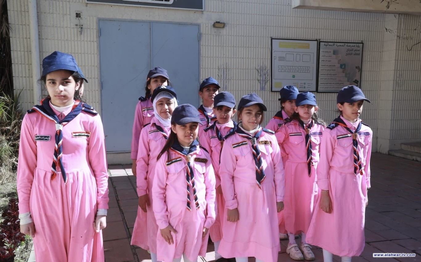 وزير التربية يوجه بإيقاف الاصطفاف المدرسي والأنشطة الخارجية