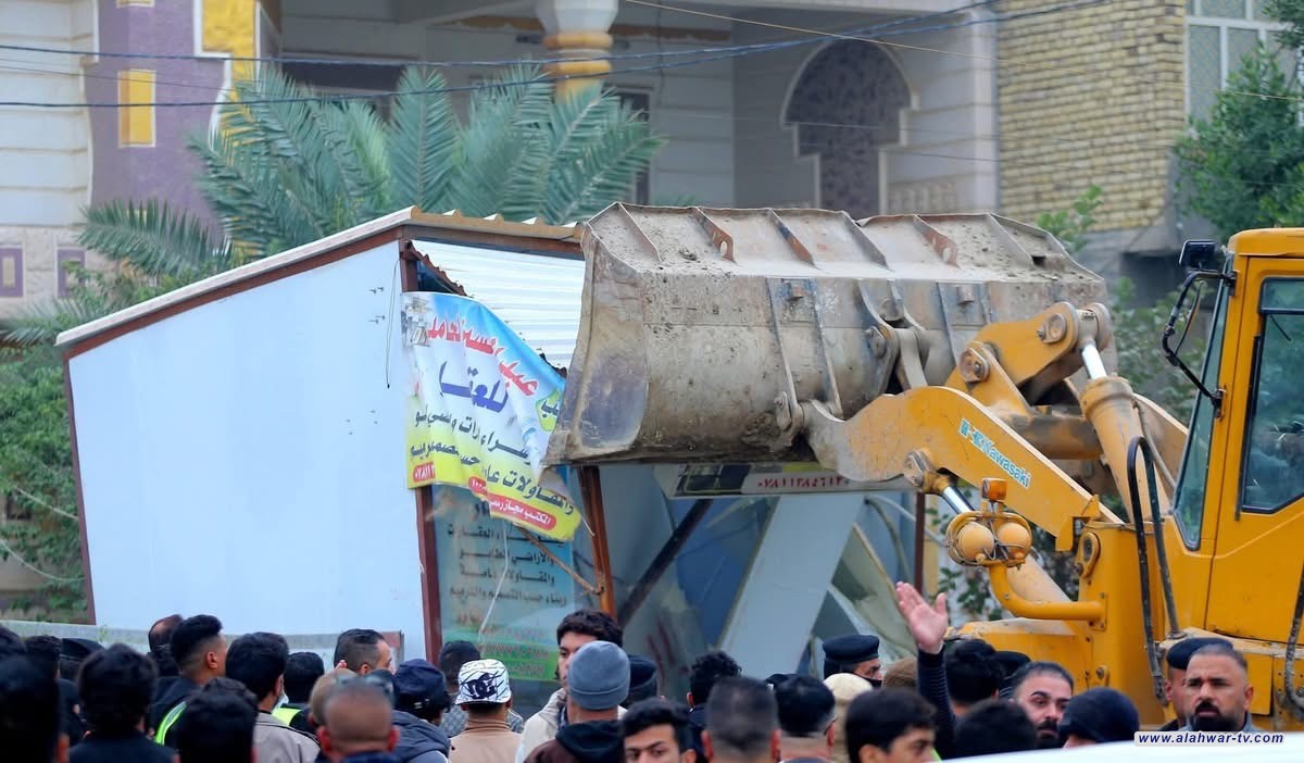 بلدية الناصرية ترفع التجاوزات وتعيد فتح الأرصفة في أكبر أحياء المدينة لتحسين المشهد الحضري