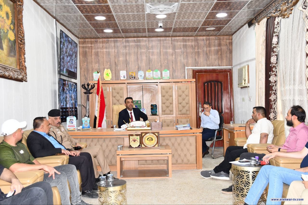 رئيس مجلس ذي قار يزور مديرية بلدية الناصرية ويلتقي كادرها