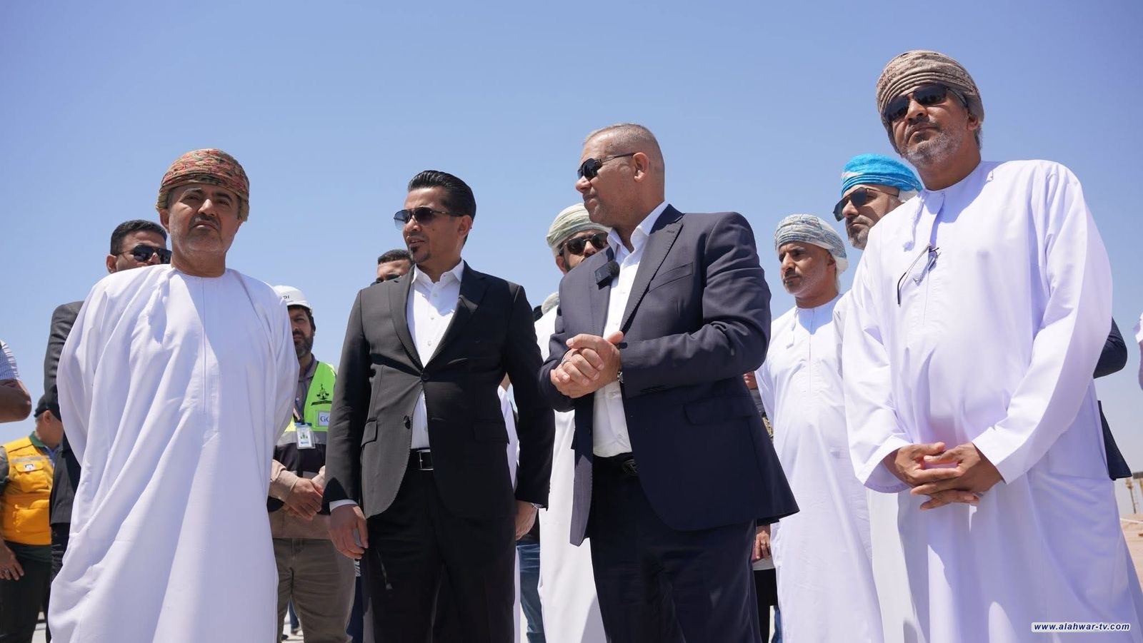 وزيرا النقل رزاق السعداوي ونظيره العماني في زيارة ميدانية إلى ميناء الفاو الكبير للاطلاع على المشاريع الاستراتيجية المنفذة