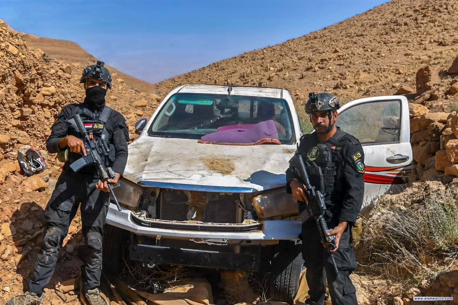جهاز مكافحة الارهاب يلقي القبض على (٥) مطلوبين ويستولي على كدسي عتاد ومواد متفجرة في مناطق متفرقة من البلاد